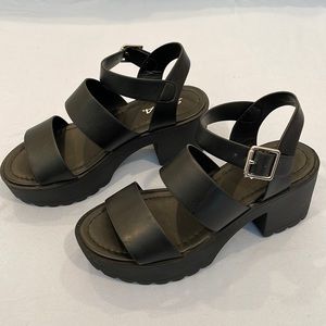 Women fashion shoes/New without tag/Black/ Size 6.5